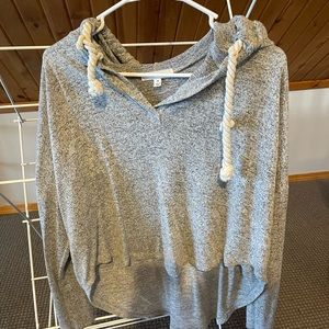 Cropped hoodie, size M, worn a couple times.